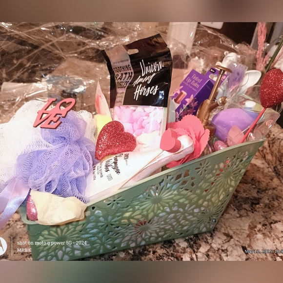 Luxurious Bath & Body Gift Set - Green Pamper Me - Picture 1 of 6